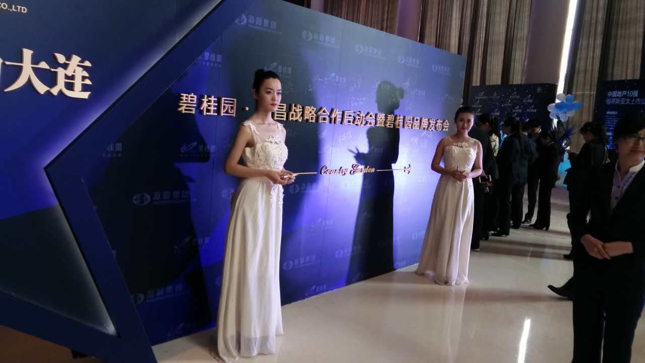 两男和一女一前一后爽app下载
