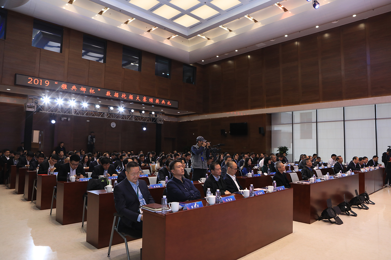 两男和一女一前一后爽app下载